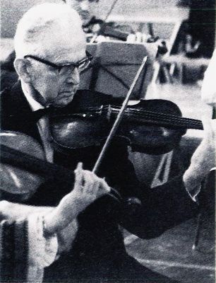 Tønnes Ollestad foto hentet fra Sandnes orkesterforening : 100 år : 1895-1995