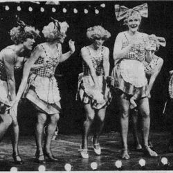 Annerut Joner og ensemblet i stykket  Guys and Dolls  klipp fra Rogalands Avis