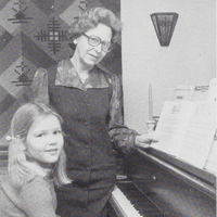 Ragnhild Oftedal Hetland foto hentet fra men di Sandnes -" : kvinneliv og kulturliv : tidsbilder fra vårt århundre- Gripsrud, Johanne Skog
