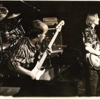 Bungalow Bee Live på Folken på 90-tallet. Bildet hentet fra bandets Facebookside