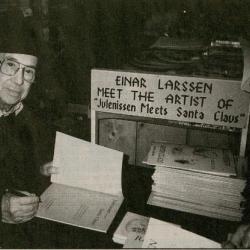Einar Larssen signerer sin bok "Julenissen Meets Santa Claus" foto Stavanger Aftenblad