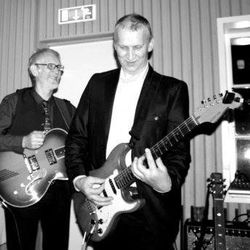 ein reunion nokre år etterpå... Kjell Gudmestad til høgre, Trond Gudmestad i midten og Helge Torvund til venstre. Foto: Mona T. Steinnes.