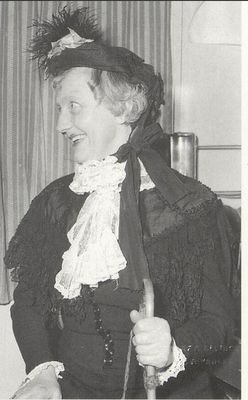 Jenny Rolandsen som Jomfry Berthelsen i Maktå på Straen foto tilhører Rogaland Teater