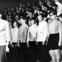 Sky Sing 8.mai 1969, med Sindre Eide i front