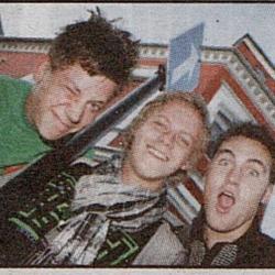 2 voksne og 1 barn foto: Rogalands avis