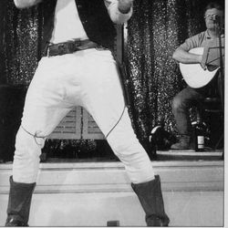 Kyrre Haugen Sydness som den ensomme cowboyen Kjell Dorado foto Rogalands Avis/Roy Storvik