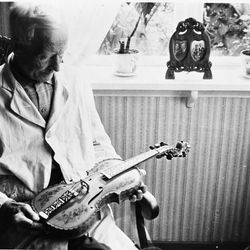 Olav J. Bråtveit  Avbildet sted , sikker: Suldal  Sand  Sand  Strandstaden Eierskap Rettighetsinnehaver/eier av original:Bråtveit, Ragnhild