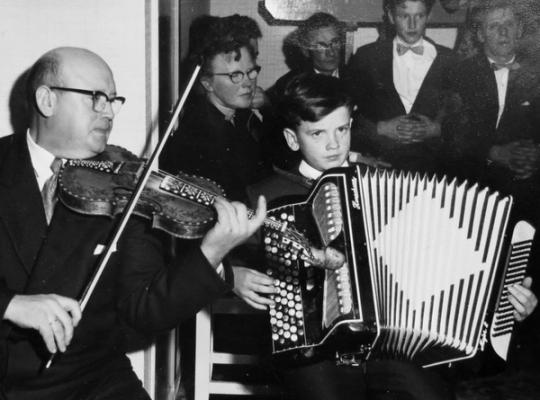 Olav og Gunnar Todnem Bildet er hentet fra boka " Oppvekst på tvangsarbeidshus" med tilatelse fra Kari Todnem