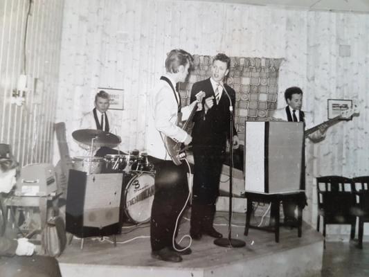 jell Finnestad med The Hurricanes i Flekkefjord i 1963. Foto tilhører Kjell Finnestad//Ole Johannessen