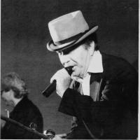 Frode Rønli fremfører Vogt Dem for hunden under Høstfest i Sandnes i 2004 foto Øyvind Berekvam/Sandnesposten