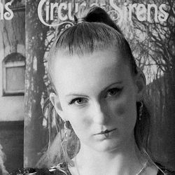 Iselin Kalvik Varhaug foto hentet fra Circus of Sirens instagram