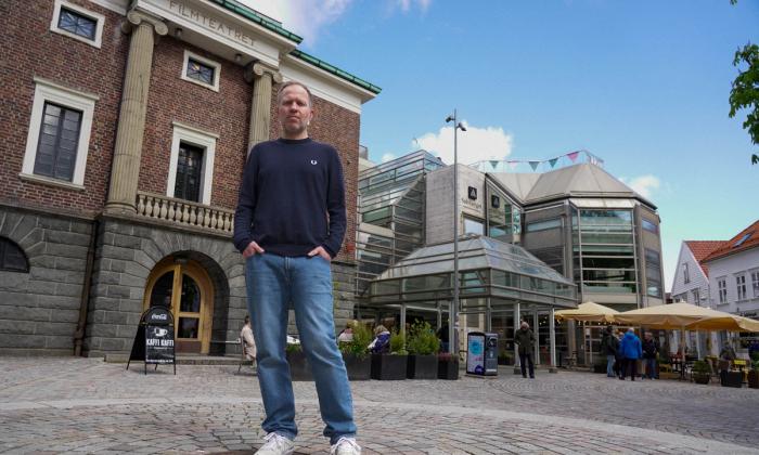 Magnus Cappelen utenfor Sølvberget