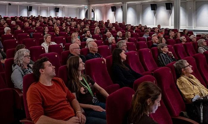 Publikum i kinosal 1 deltar på Bokprat