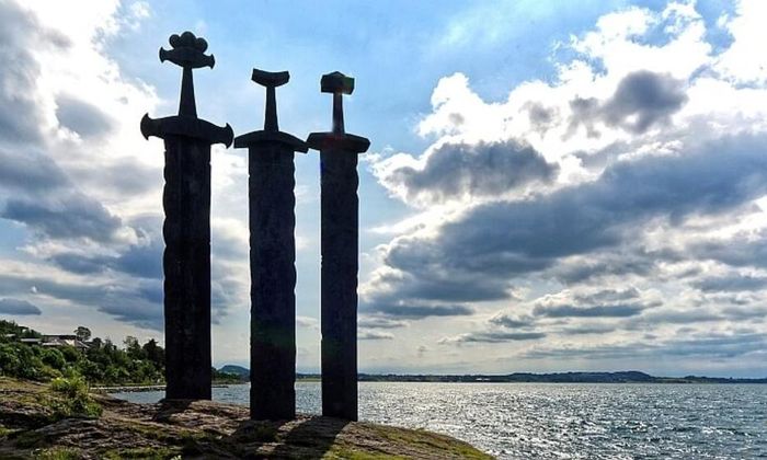 Sverd i fjell. I 2022 er det Rikssamlingsjubileet - en nasjonal markering av at det er 1150 år siden slaget ved Hafrsfjord.