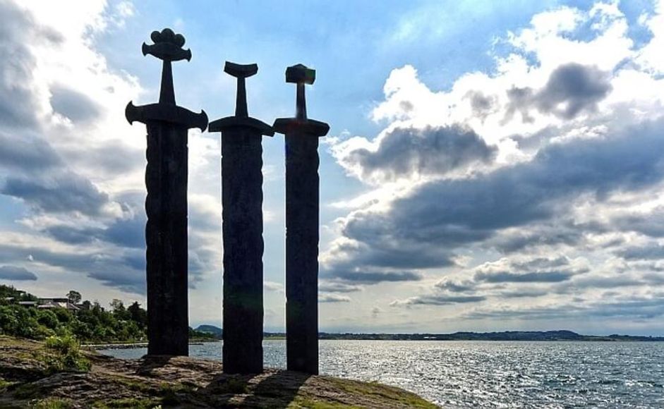 Sverd i fjell. I 2022 er det Rikssamlingsjubileet - en nasjonal markering av at det er 1150 år siden slaget ved Hafrsfjord.