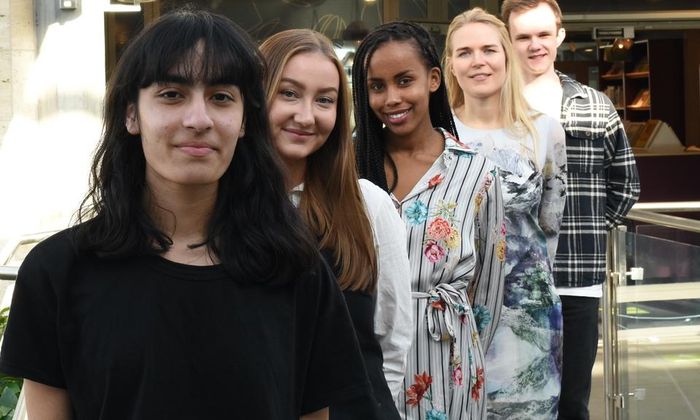 Sølvbergets egen skrivegruppe, Poesi for unge, er klare med en diktsamling som kan bli årets fineste julegave!