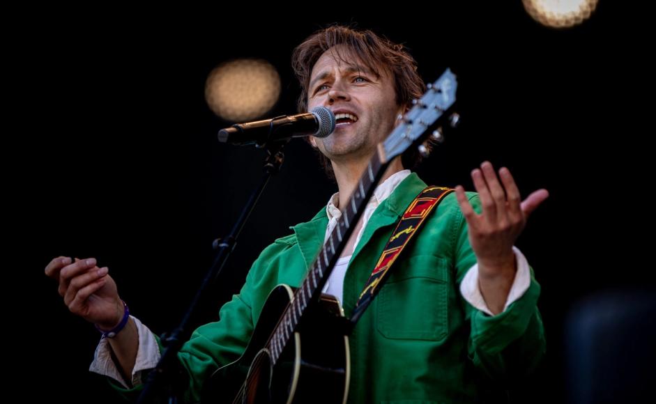 Sondre Lerche på Øyafestivalen 2022 foto Eskil Olaf Vestre NRK P3 (https://www.flickr.com/photos/nrk-p3/52308391720/, CC BY-NC-SA 2.0)