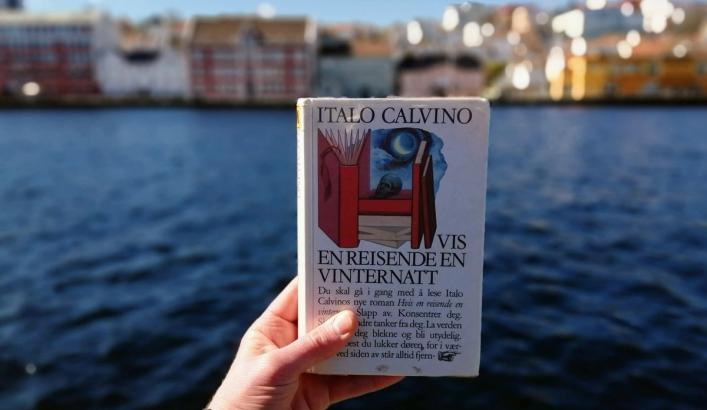 Hvis en reisende en vinternett av Italo Calvino holdt i en hånd ved Vågen i Stavanger