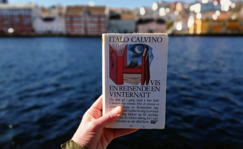 Hvis en reisende en vinternett av Italo Calvino holdt i en hånd ved Vågen i Stavanger