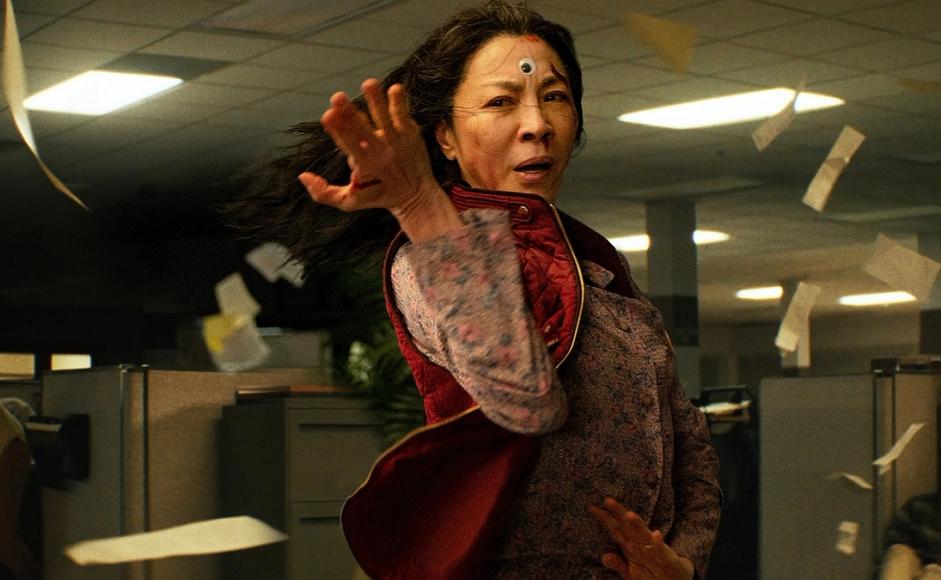 Michelle Yeoh i filmen Everything everywhere all at once