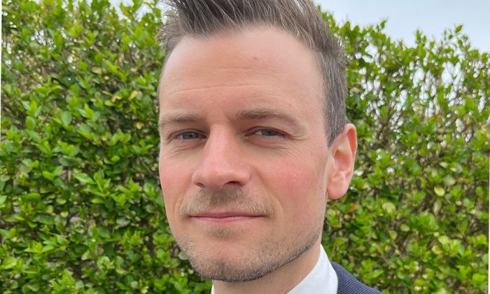 Portrett av forfatter Erik Meling Sele