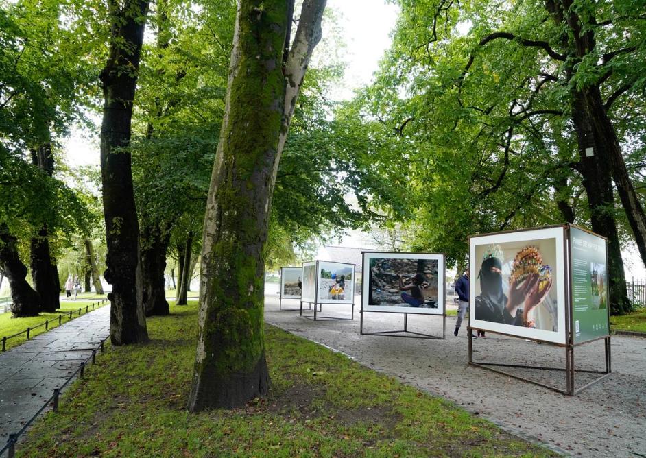 Utstilling i Byparken, Hayat Al-Sharif, fotograf fra Jemen