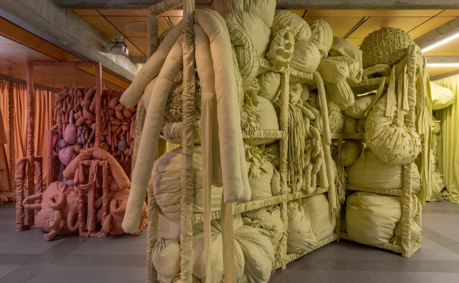 Bilde fra utstillingen til John Raustein i Sølvberget galleri. Foto: Øystein Thorvaldsen