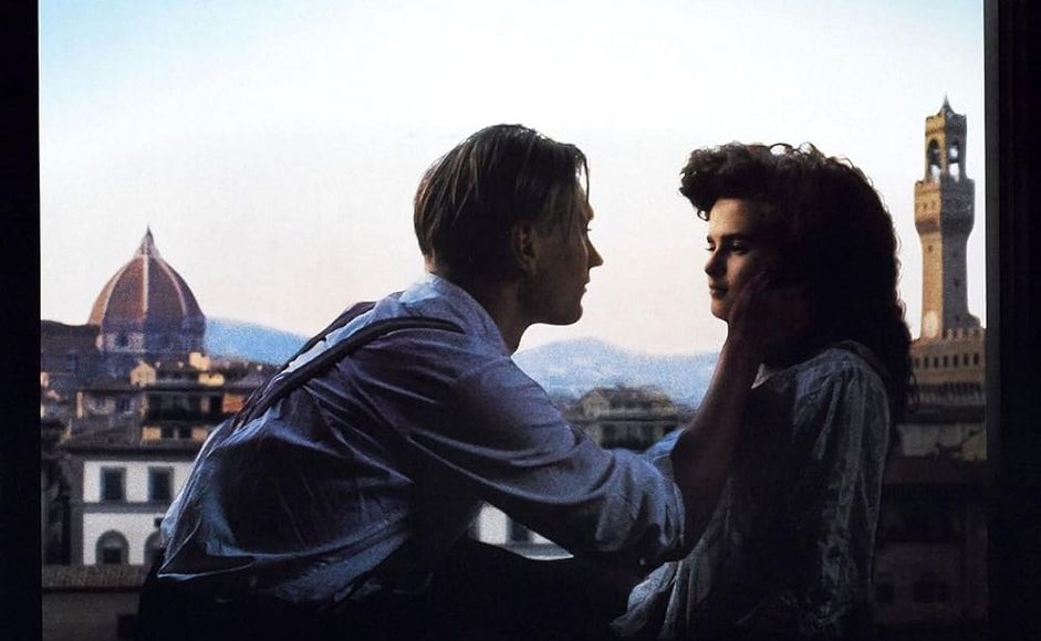 Julian Sands og Helena Bonham Carter i Et rom med utsikt