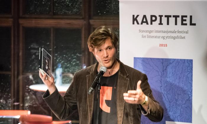 Eirik Bø på scenen under Kapittelfestivalen i 2015