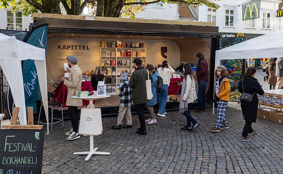 Festivalbokhandel på Arneageren i Stavanger under Kapittelfestivalen foto Asgeir Ravndal