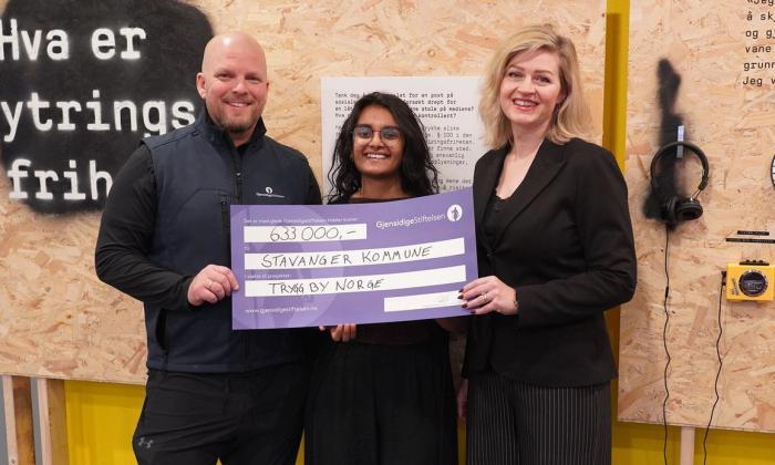 Foto: Tommy Thidesen fra Gjensidigestiftelsen, Mayuri Swaminathan fra Sølvberget og Marianne Wulfsberg Hovdan, Ytringsfrihetsbyen Stavanger.