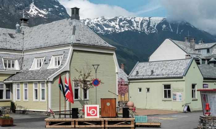 Erlend Berge fotografi av en scene på et torg