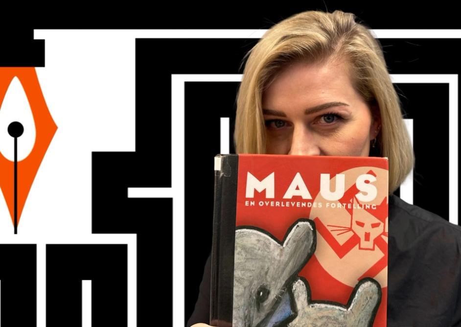 Marianne Hovdan holder boka Maus av Art Spiegelman
