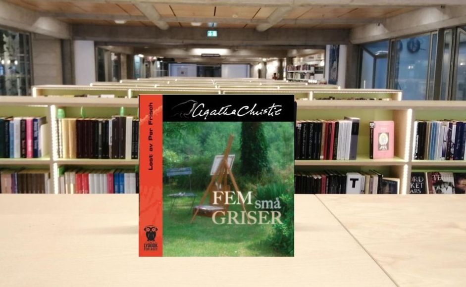 Fem små griser av Agatha Christie stående i biblioteket lydbok