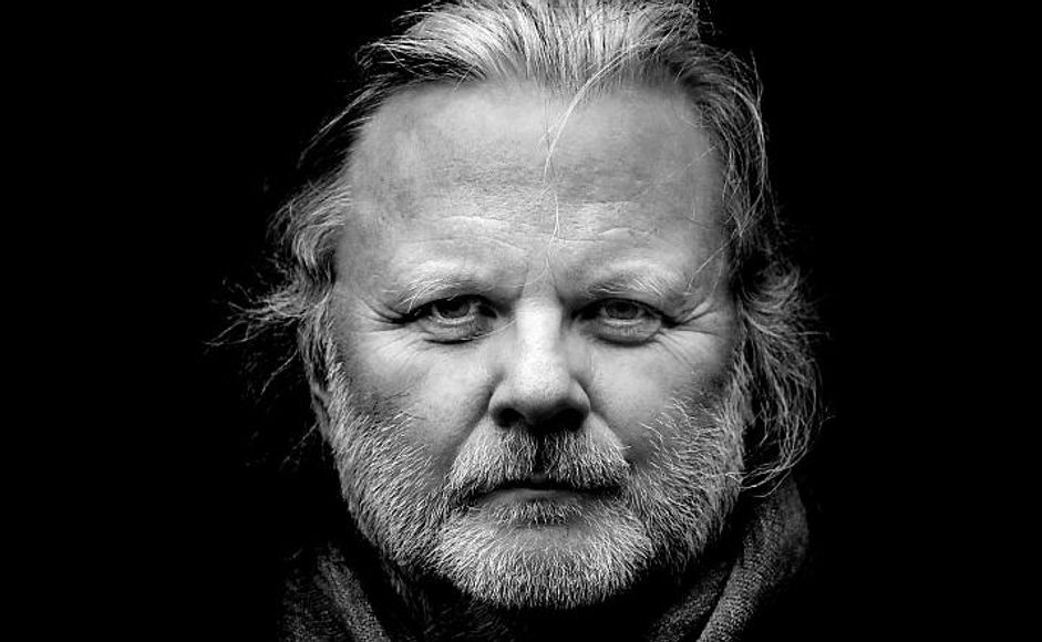 Portrett av Jon Fosse i svart/hvitt