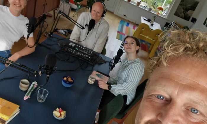 Hannah Ersland, Åsmund Ådnøy, Thale Dobbert og Tomas Gustafsson rundt et bord