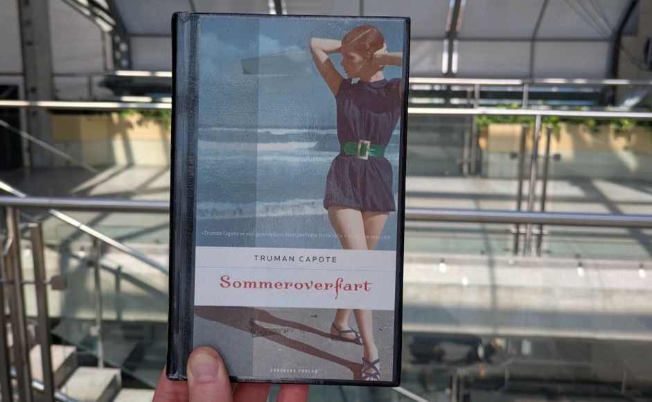 Boka Sommeroverfart av Truman Capote holdt i fjerde etasje på Sølvberget bibliotek og kulturhus
