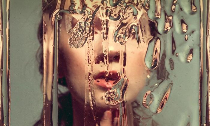 Bilde fra forsiden til Our wives under the sea av Julia Armfield