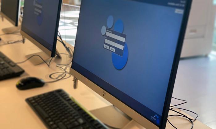 Alt-i-ett PC for utlån i biblioteket.