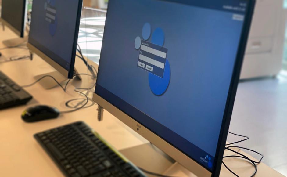 Alt-i-ett PC for utlån i biblioteket.