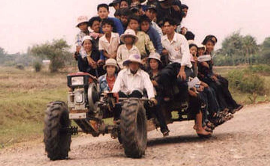 Personer på traktor