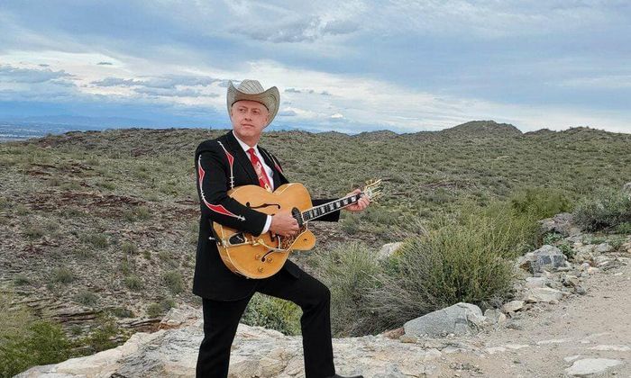 Deke Dickerson Photo: Sally Burns