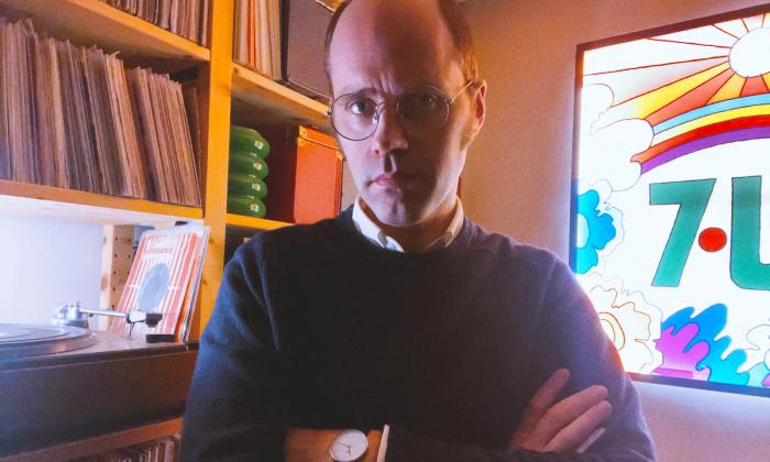 Peder Bernhardt - Rhythm & brus: Det er mere boycave enn mancave altså. Singlene er unge menneskers format, men det er stort sett gamle menn som samler på dem, haha.