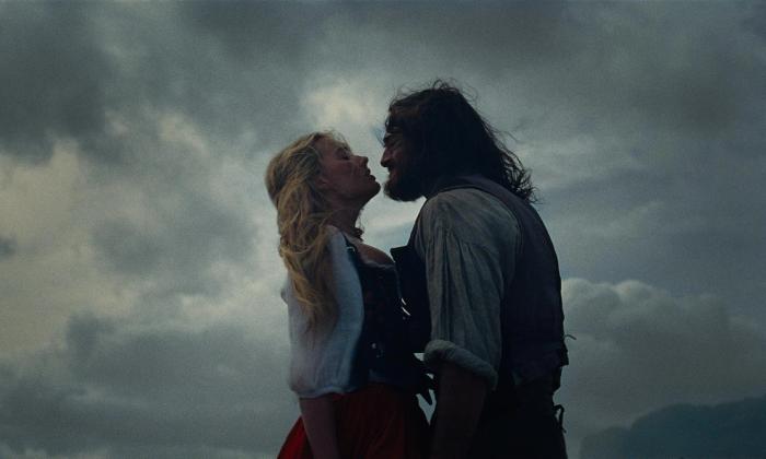 Margot Robbie og Jacob Elordi i filmen Wuthering heights