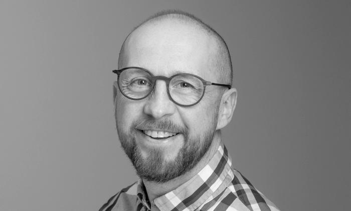 Portrett av Ørjan Zazzera Johansen (Foto: Studio Hjelm/Det norske samlaget)