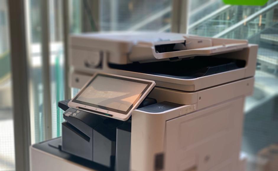Multifunksjonsskriver som er tilgjengelig på bibliotekene