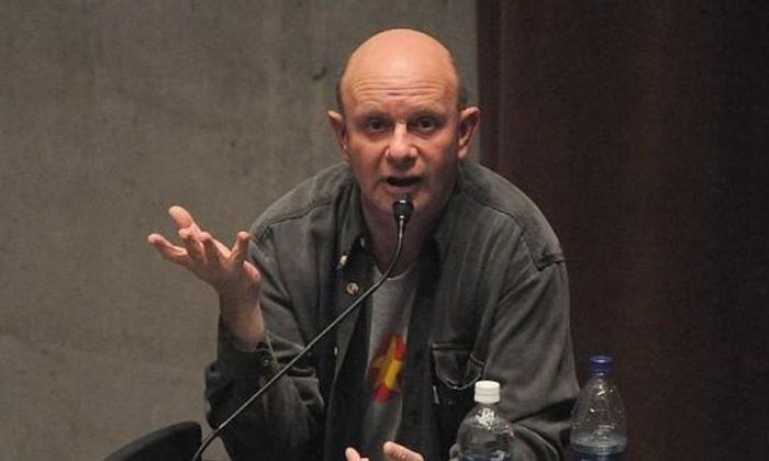 Nick Hornby (Wikimedia Commons)