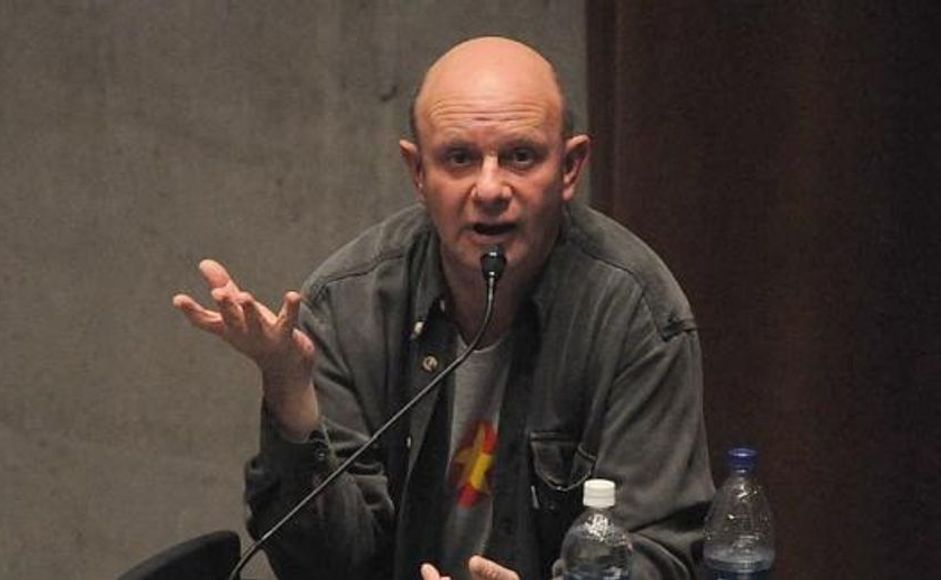 Nick Hornby (Wikimedia Commons)