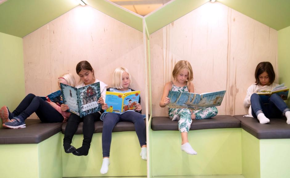 Barn som leser på Sølvberget 
