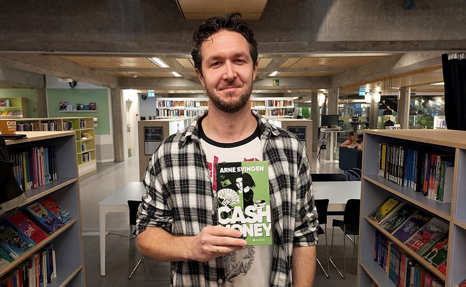 Jørgen Johannessen held boka Cash money i bibliotekmiljø